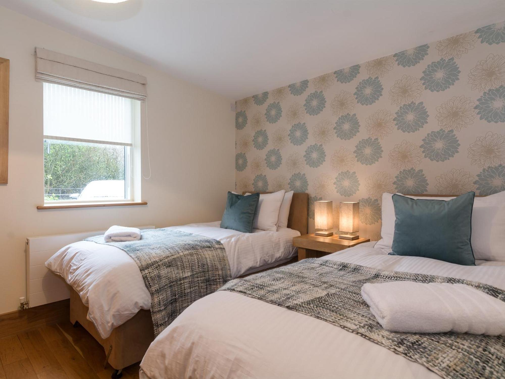 Coot Lodge Somerford Keynes ภายนอก รูปภาพ